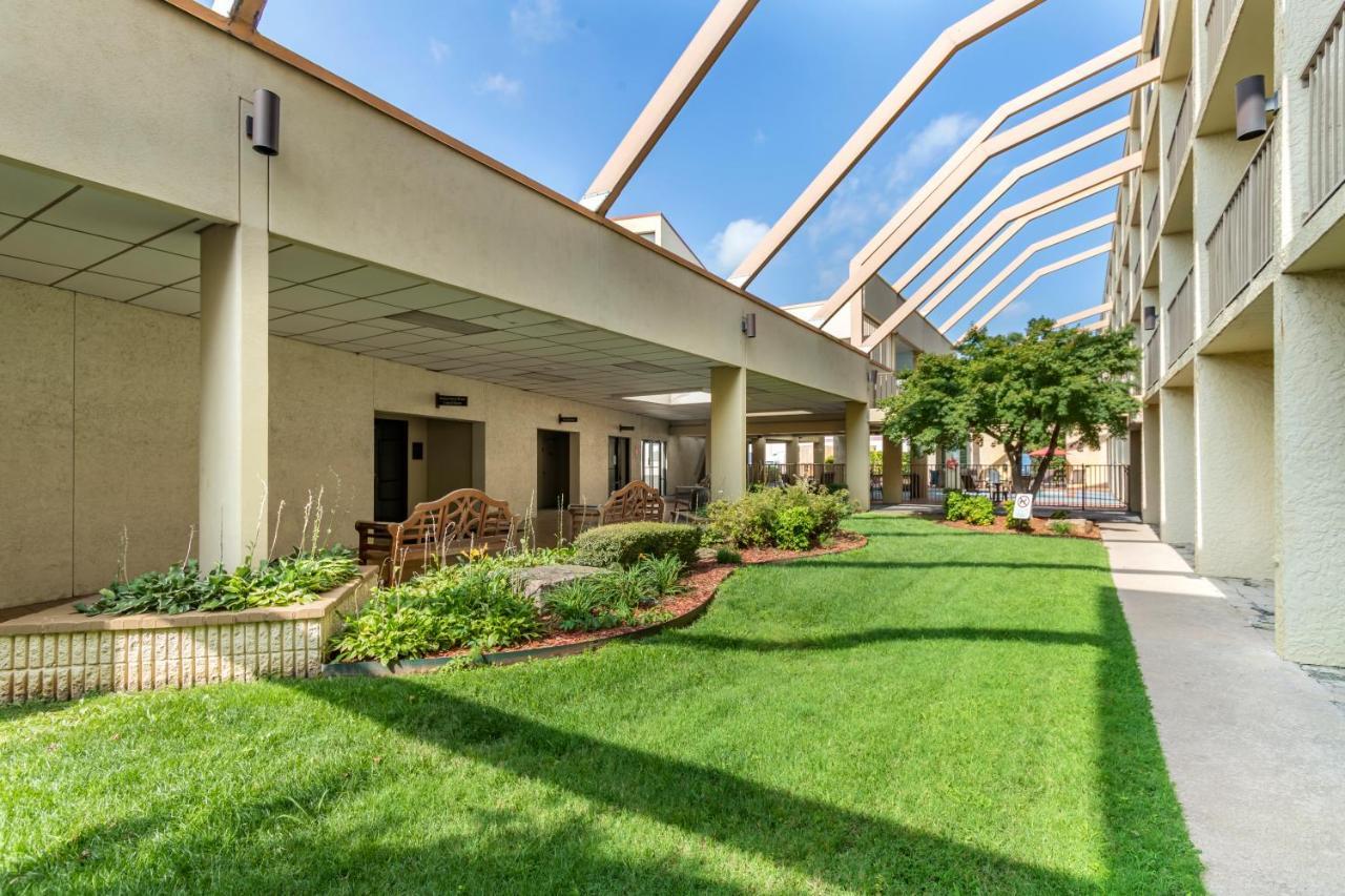 Clarion Hotel Broken Arrow - Tulsa Exterior photo