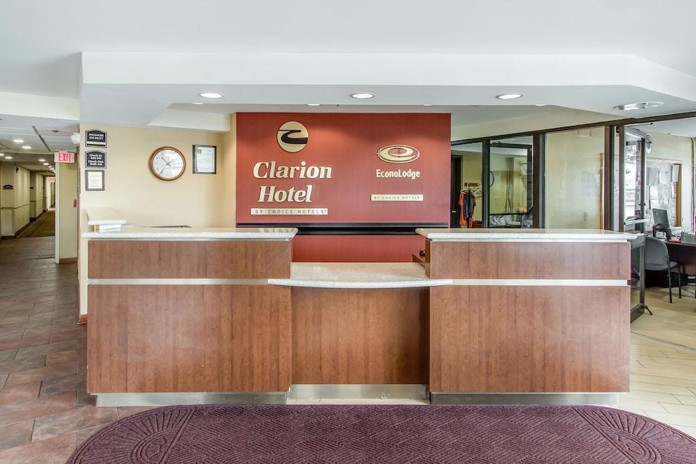 Clarion Hotel Broken Arrow - Tulsa Exterior photo