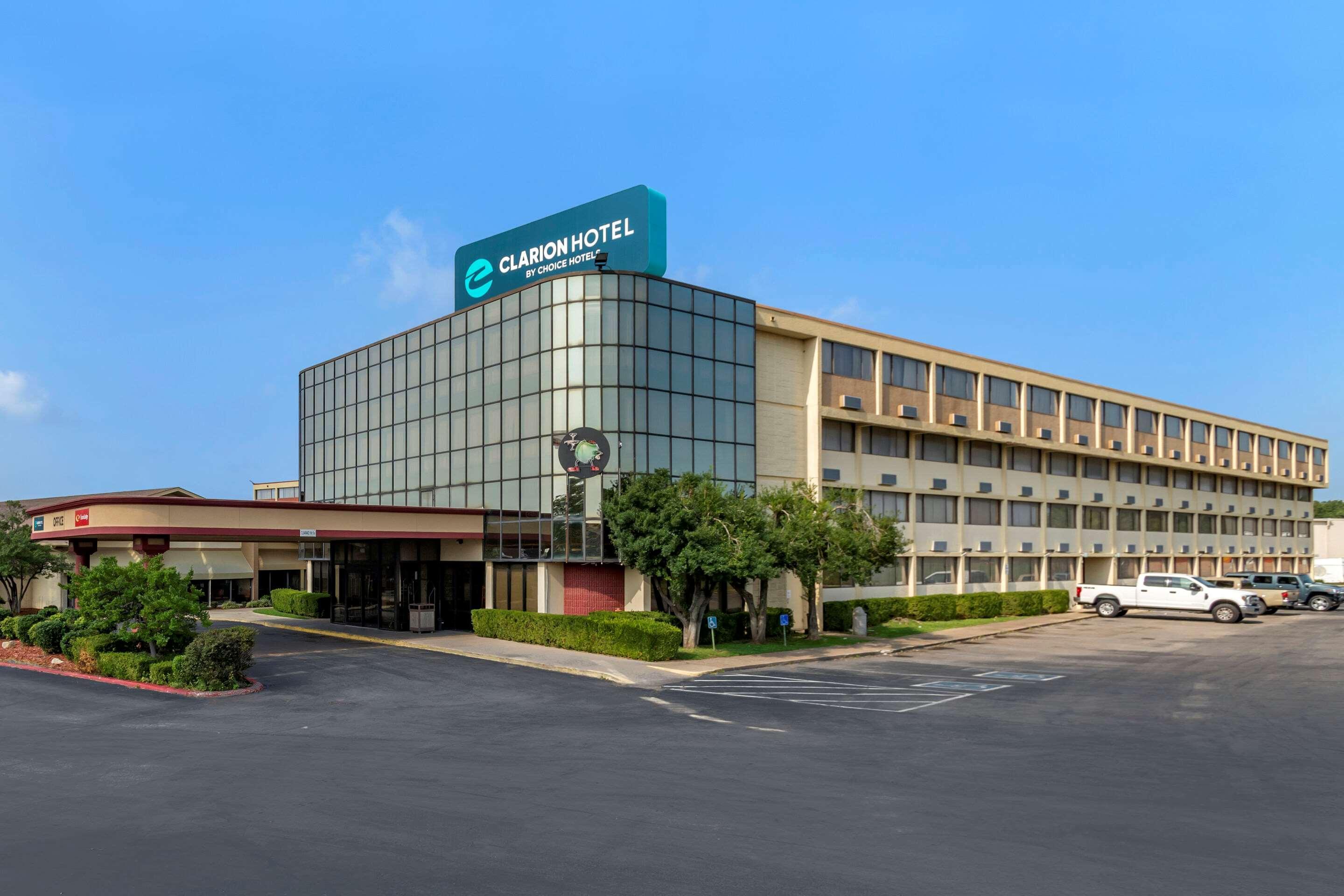 Clarion Hotel Broken Arrow - Tulsa Exterior photo
