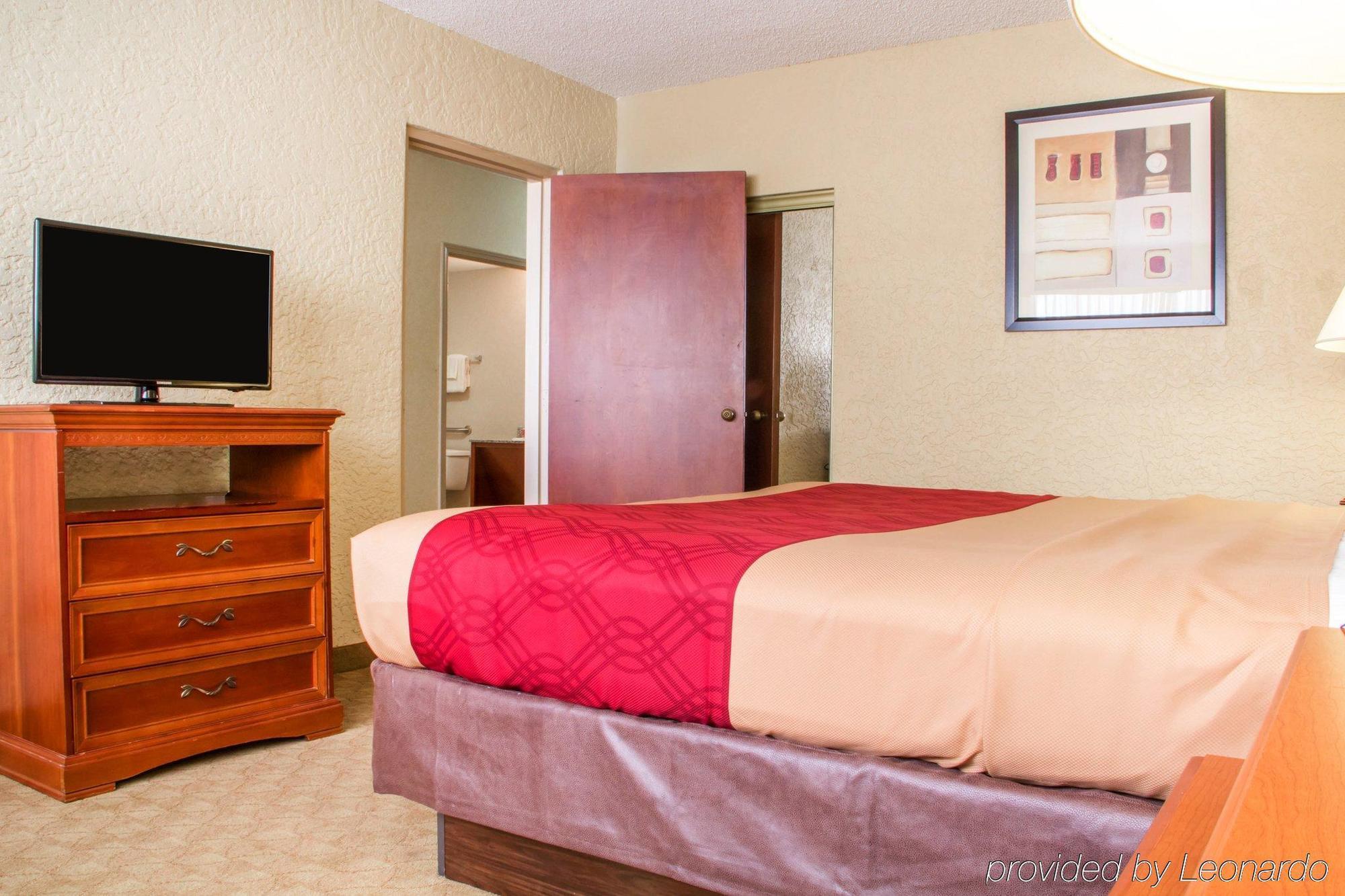 Clarion Hotel Broken Arrow - Tulsa Exterior photo