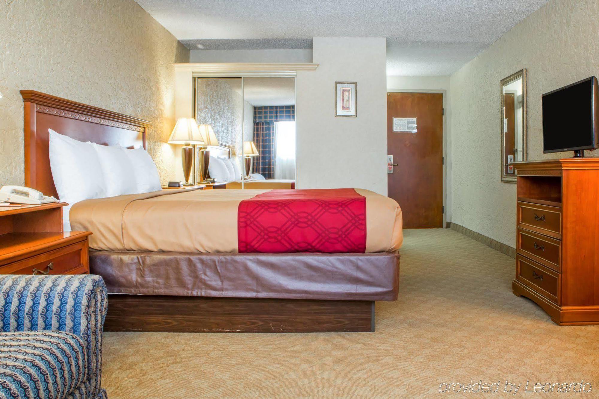 Clarion Hotel Broken Arrow - Tulsa Exterior photo
