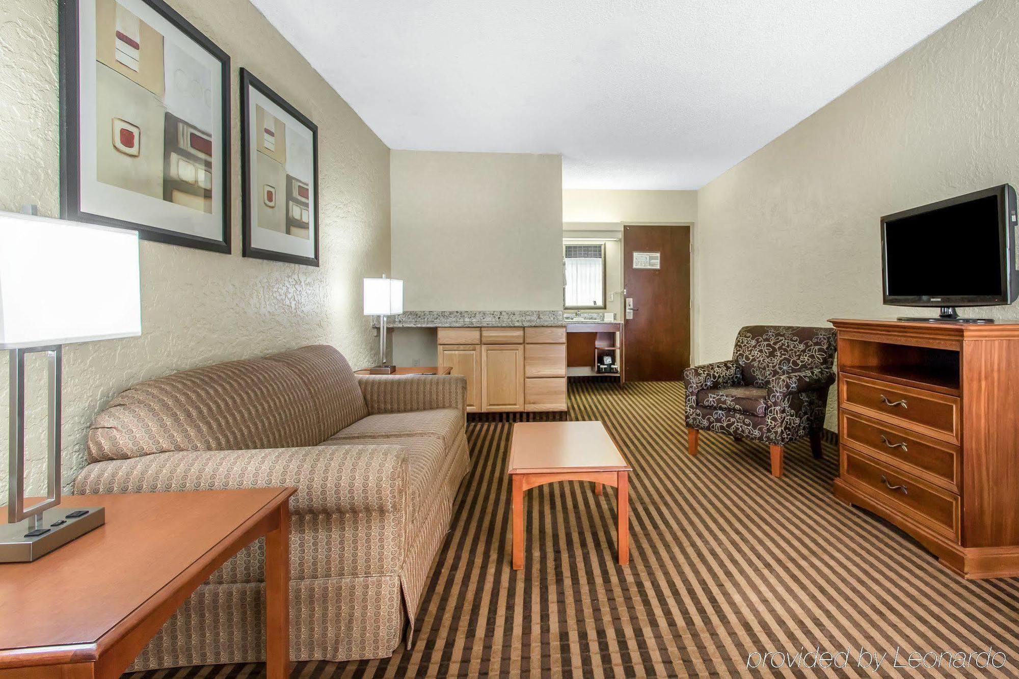 Clarion Hotel Broken Arrow - Tulsa Exterior photo