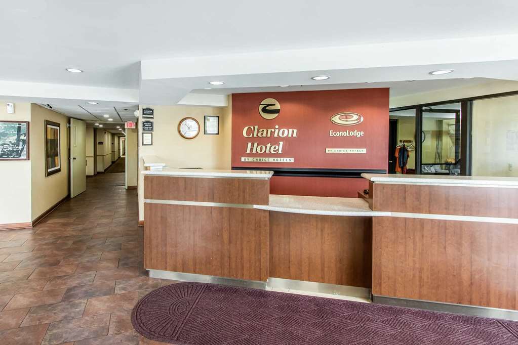 Clarion Hotel Broken Arrow - Tulsa Interior photo